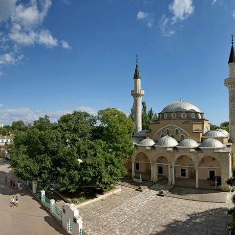 Экскурсия в мечеть на отдыхе в Евпатории в сентябре