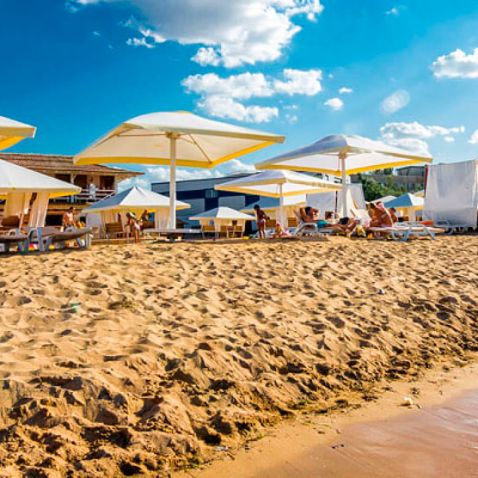 Свободный пляж для отдыха на бархатный сезон в Крыму