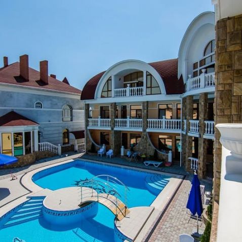 Мини-отель в Заозерном с бассейном