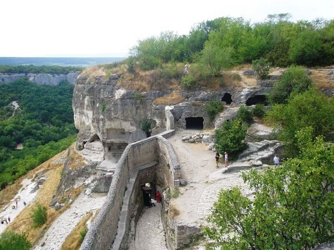 Пещерный город Чуфут-Кале - экскурсии по Крыму