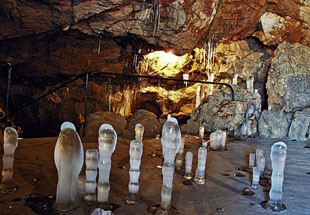 Экскурсия в красные пещеры в Крыму